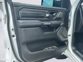 Ram 1500 2021 4x2 Limited 4 puertas Cabina Crew 5.6 pies. Caja corta Pickup