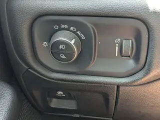Ram 1500 2024 4x4 Big Horn Cabina Crew de 4 puertas, 5.6 pies. Pickup SB