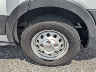 Furgoneta de Carga Ford Transit 2023 AWD 250 3 puertas SWB Techo Medio