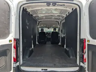Furgoneta de Carga Ford Transit 2023 AWD 250 3 puertas SWB Techo Medio
