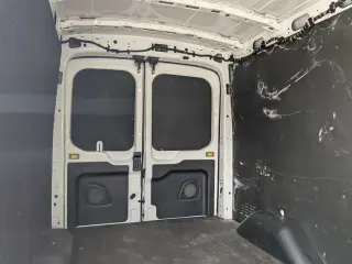 Furgoneta de Carga Ford Transit 2023 AWD 250 3 puertas SWB Techo Medio