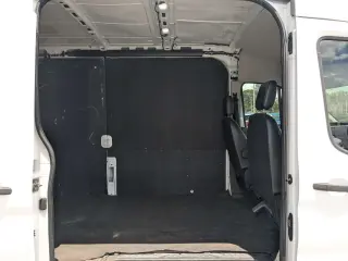 Furgoneta de Carga Ford Transit 2023 AWD 250 3 puertas SWB Techo Medio