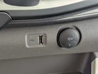 Furgoneta de Carga Ford Transit 2023 AWD 250 3 puertas SWB Techo Medio