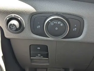 Furgoneta de Carga Ford Transit 2023 AWD 250 3 puertas SWB Techo Medio