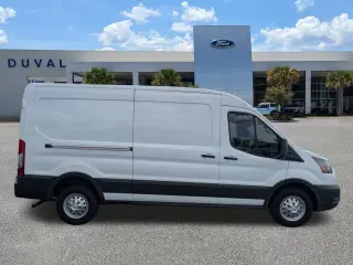Furgoneta de Carga Ford Transit 2023 AWD 250 3 puertas SWB Techo Medio