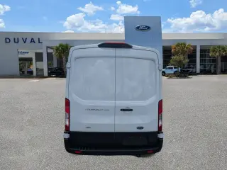 Furgoneta de Carga Ford Transit 2023 AWD 250 3 puertas SWB Techo Medio