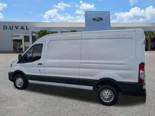 Furgoneta de Carga Ford Transit 2023 AWD 250 3 puertas SWB Techo Medio