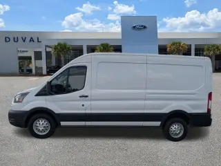 Furgoneta de Carga Ford Transit 2023 AWD 250 3 puertas SWB Techo Medio