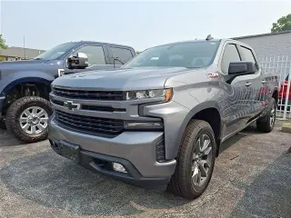 Chevrolet Silverado 1500 2021 4x4 RST 4 puertas Cabina Crew 5.8 pies. Caja corta
