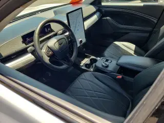 Ford Mustang Mach-E 2023 Select 4 puertas SUV