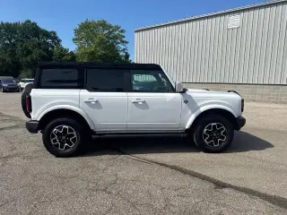 Ford Bronco 2022 4x4 Outer Banks 4 puertas SUV