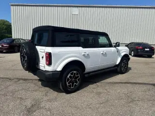 Ford Bronco 2022 4x4 Outer Banks 4 puertas SUV