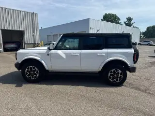 Ford Bronco 2022 4x4 Outer Banks 4 puertas SUV