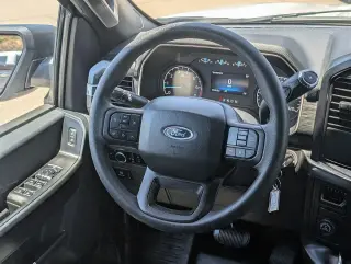 Ford F-150 2023 4x2 XL 4 puertas SuperCrew 5.5 pies. SB