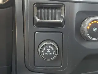 Ford F-150 2023 4x2 XL 4 puertas SuperCrew 5.5 pies. SB