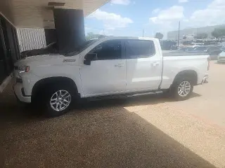 Chevrolet Silverado 1500 2021 4x4 RST 4 puertas Cabina Crew 5.8 pies. Caja corta