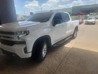 Chevrolet Silverado 1500 2021 4x4 RST 4 puertas Cabina Crew 5.8 pies. Caja corta