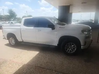 Chevrolet Silverado 1500 2021 4x4 RST 4 puertas Cabina Crew 5.8 pies. Caja corta