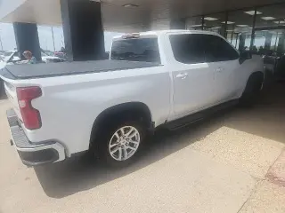 Chevrolet Silverado 1500 2021 4x4 RST 4 puertas Cabina Crew 5.8 pies. Caja corta