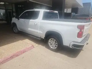 Chevrolet Silverado 1500 2021 4x4 RST 4 puertas Cabina Crew 5.8 pies. Caja corta