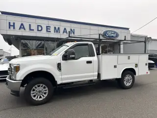 Ford F-350 Super Duty 2018 4x4 XL Cabina Regular 2 puertas 145 pulg. Distancia entre ejes SRW Chasis
