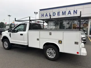 Ford F-350 Super Duty 2018 4x4 XL Cabina Regular 2 puertas 145 pulg. Distancia entre ejes SRW Chasis