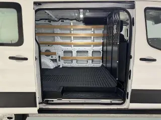 Ford Transit 2025 250 3 puertas LWB Techo Bajo Furgón de Carga