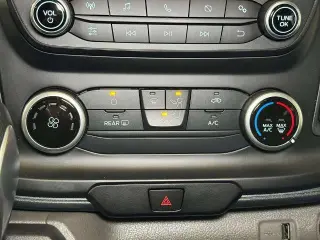 Ford Transit 2025 250 3 puertas LWB Techo Bajo Furgón de Carga