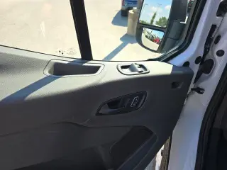 Ford Transit 2025 250 3 puertas SWB Techo bajo Furgón de Carga