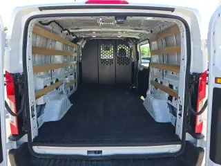 Ford Transit 2025 250 3 puertas SWB Techo bajo Furgón de Carga