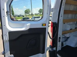 Ford Transit 2025 250 3 puertas SWB Techo bajo Furgón de Carga