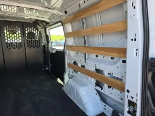 Ford Transit 2025 250 3 puertas SWB Techo bajo Furgón de Carga