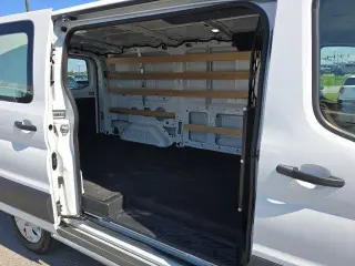 Ford Transit 2025 250 3 puertas SWB Techo bajo Furgón de Carga