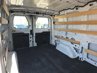 Ford Transit 2025 250 3 puertas SWB Techo bajo Furgón de Carga