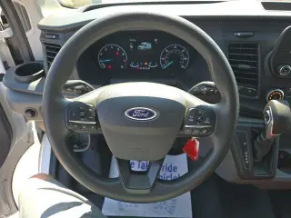 Ford Transit 2025 250 3 puertas SWB Techo bajo Furgón de Carga