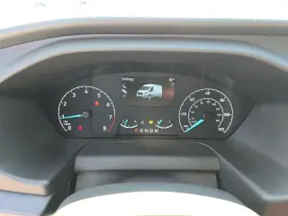 Ford Transit 2025 250 3 puertas SWB Techo bajo Furgón de Carga