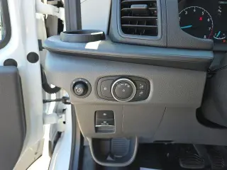 Ford Transit 2025 250 3 puertas SWB Techo bajo Furgón de Carga