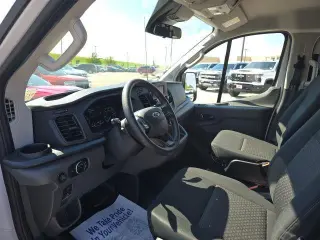 Ford Transit 2025 250 3 puertas SWB Techo bajo Furgón de Carga