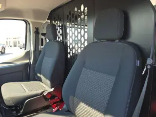 Ford Transit 2025 250 3 puertas SWB Techo bajo Furgón de carga