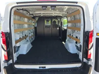 Ford Transit 2025 250 3 puertas SWB Techo bajo Furgón de carga