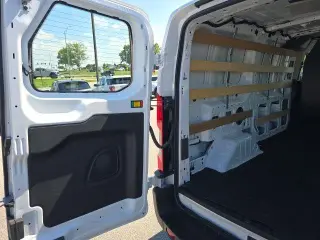Ford Transit 2025 250 3 puertas SWB Techo bajo Furgón de carga