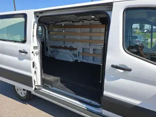 Ford Transit 2025 250 3 puertas SWB Techo bajo Furgón de carga