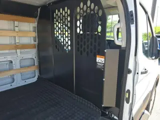 Ford Transit 2025 250 3 puertas SWB Techo bajo Furgón de carga