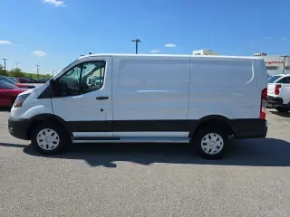 Ford Transit 2025 250 3 puertas SWB Techo bajo Furgón de carga
