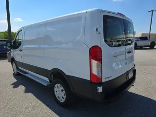 Ford Transit 2025 250 3 puertas SWB Techo bajo Furgón de carga