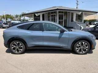 Ford Mustang Mach-E 2023 Premium 4dr SUV