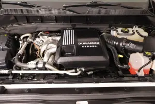 Chevrolet Silverado 1500 2023 4x4 LTZ 4 puertas Cabina doble 5.8 pies. Caja corta