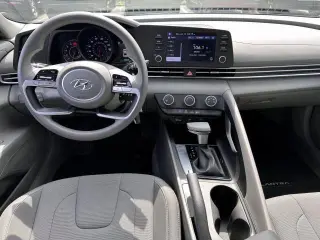 Hyundai ELANTRA 2023 SE 4 puertas Sedan