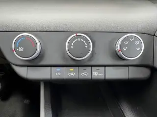 Hyundai ELANTRA 2023 SE 4 puertas Sedan