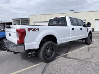 Ford F-350 Super Duty 2017 4x4 XL Cabina Crew 4 puertas 8 pies LB SRW Pickup